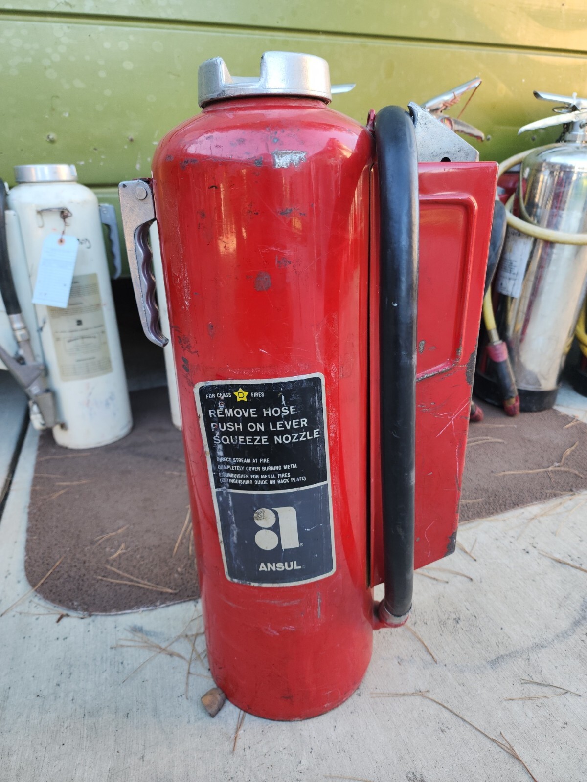 ANSUL 30LB CLASS D FIRE EXTINGUISHER. BLACK POWDER. FOR SPECIALIZED