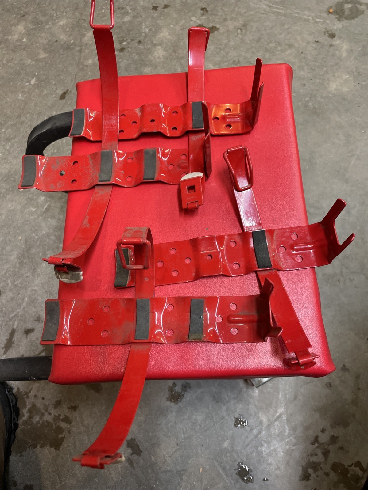 Fire Extinguisher Bracket – 2 1⁄2 lb. Standard Vehicle Mount – Red Lot of 6