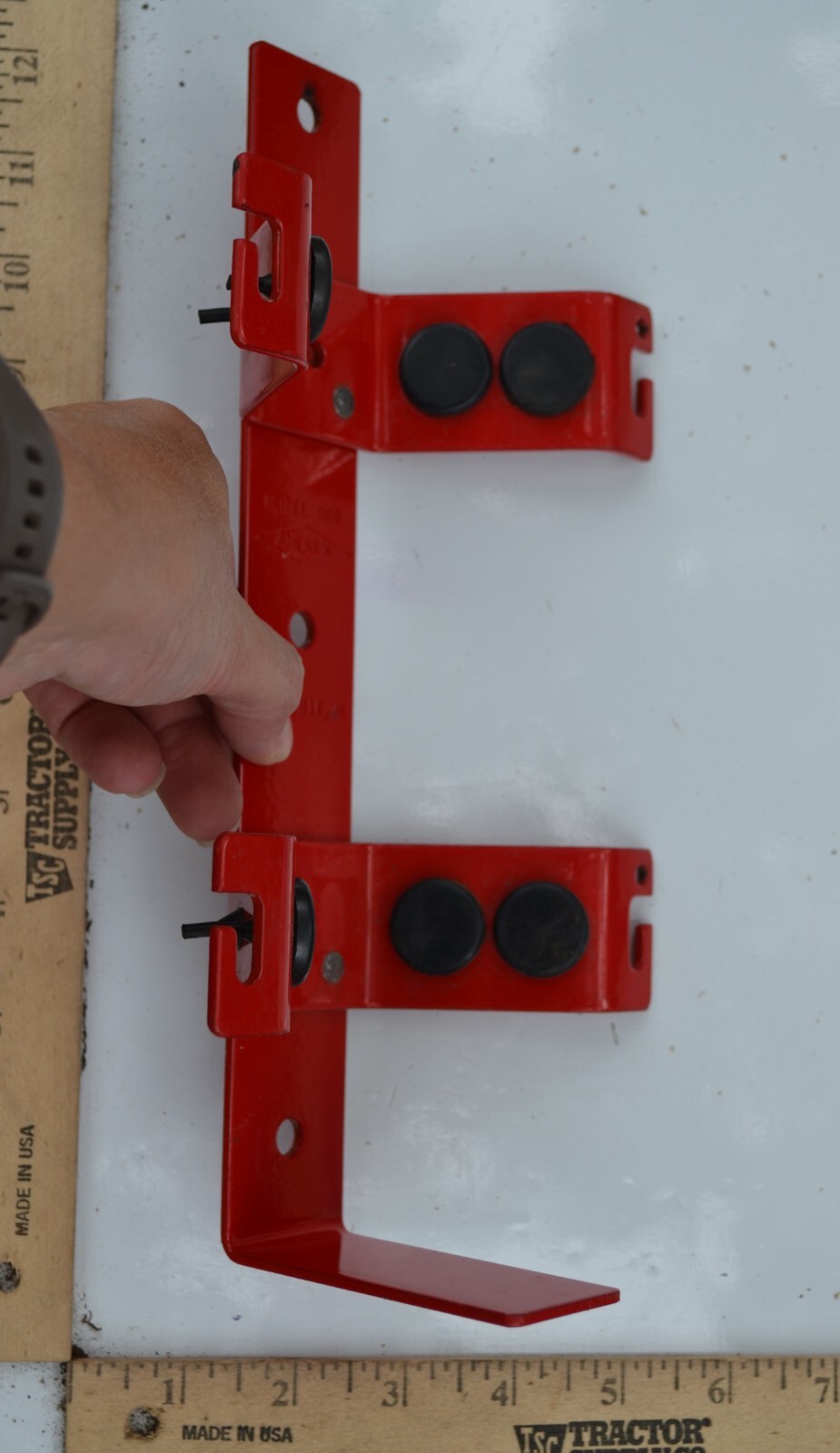 Amerex Model 860 Fire Extinguisher Bracket 3″ – 4 1/4 ” Diam. – Red – NO STRAP