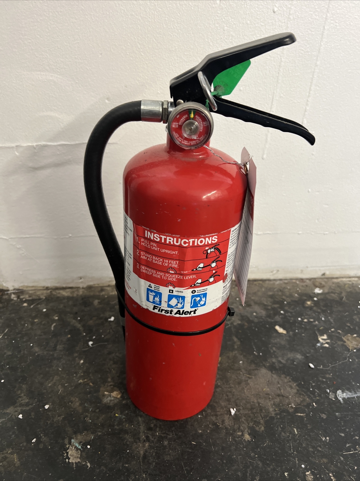 First Alert Heavy Duty Fire Extinguisher Professional Commercial Grade FE3A40GR
