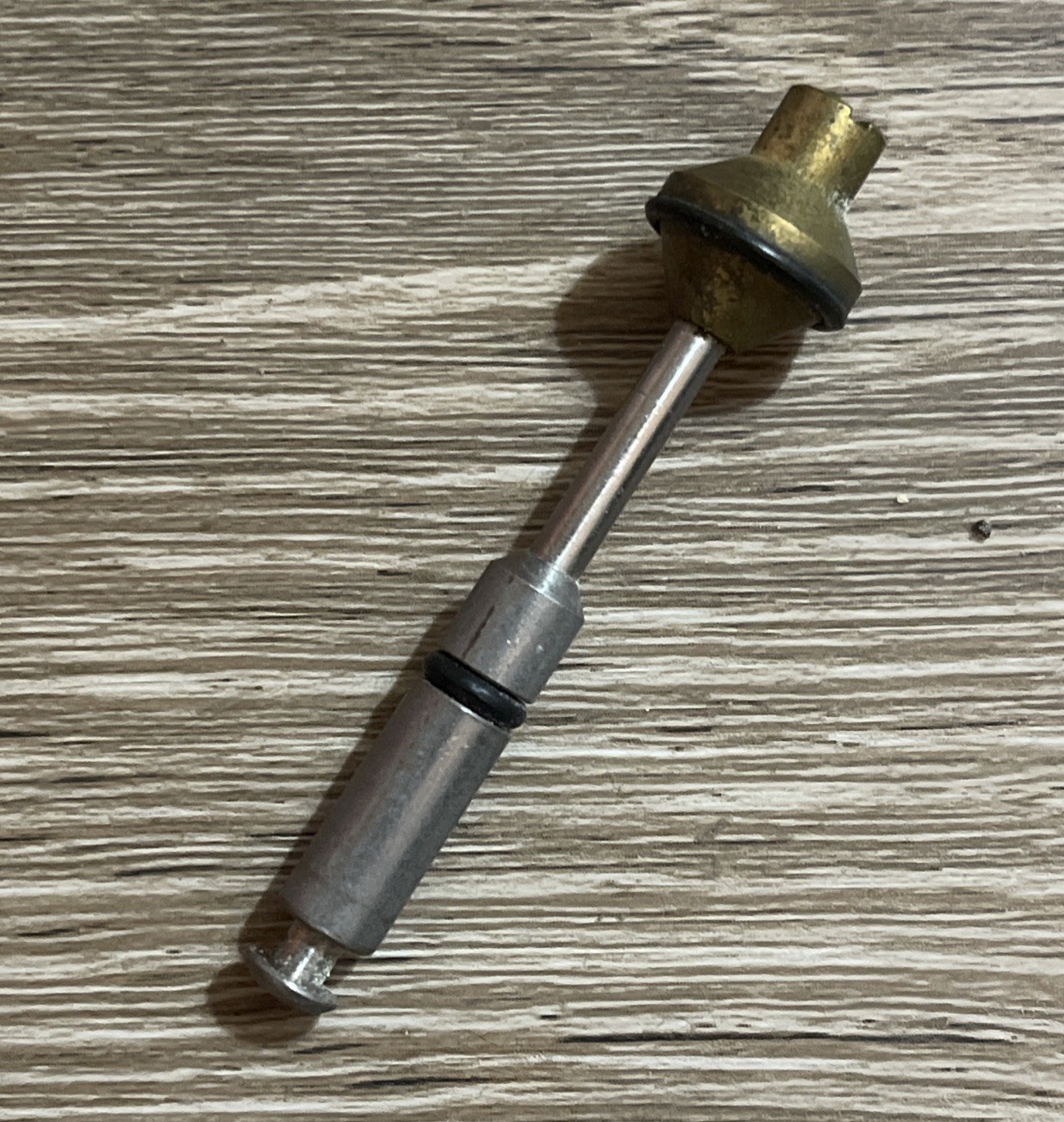 10990FG Flag D/C Fire Extinguisher Valve Stem