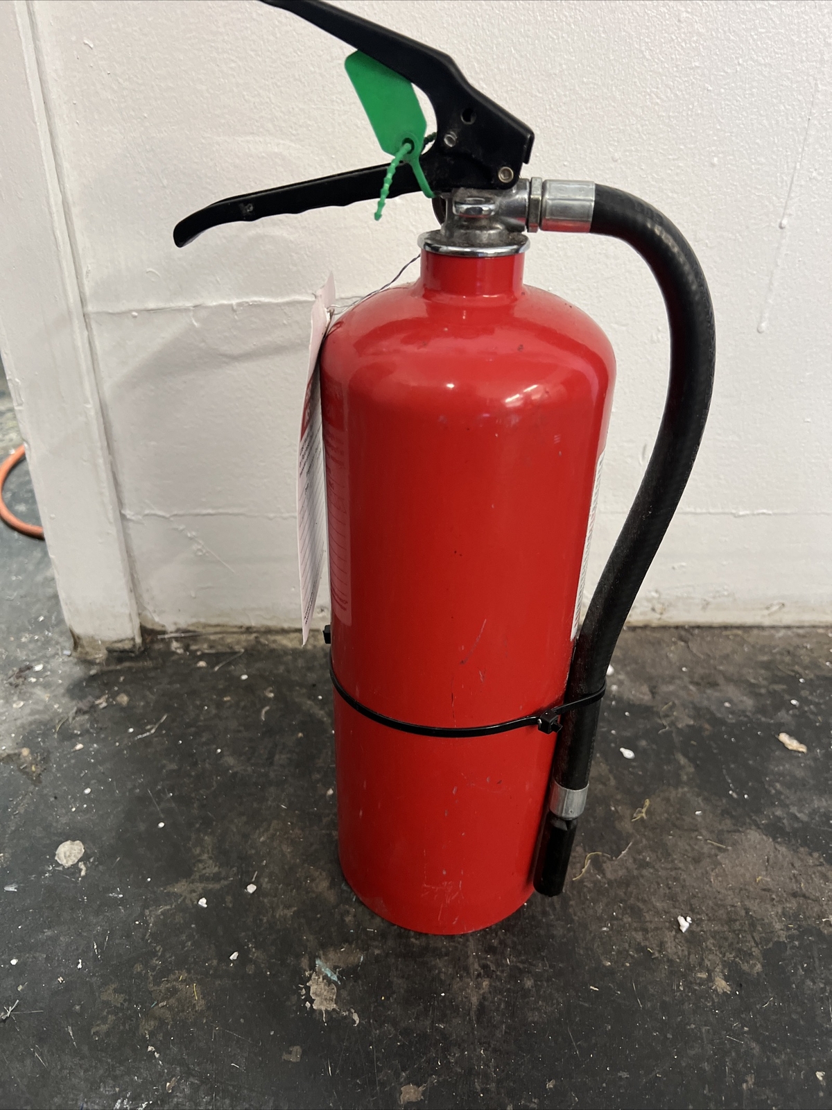 First Alert Heavy Duty Fire Extinguisher Professional Commercial Grade FE3A40GR