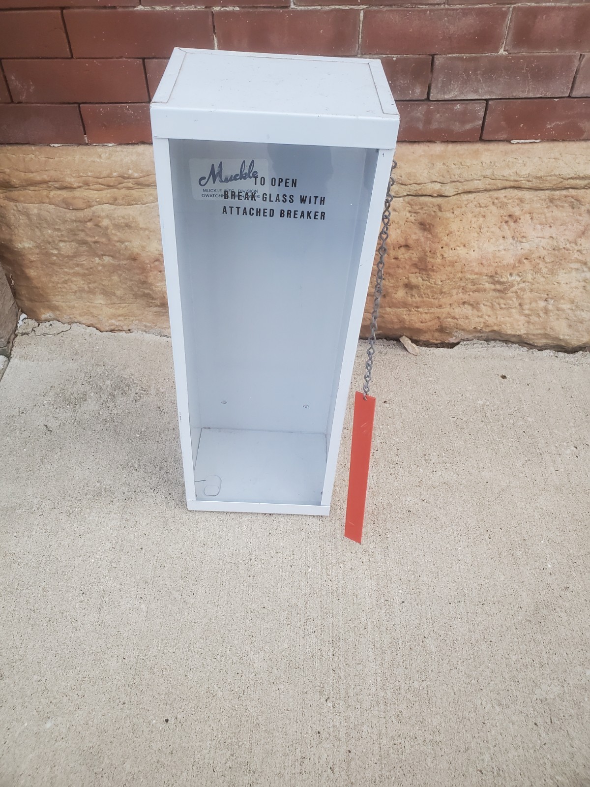 Muckle Metal Wall Mount Fire Extinguisher Box 22-1/2″ Tall Glass Front White