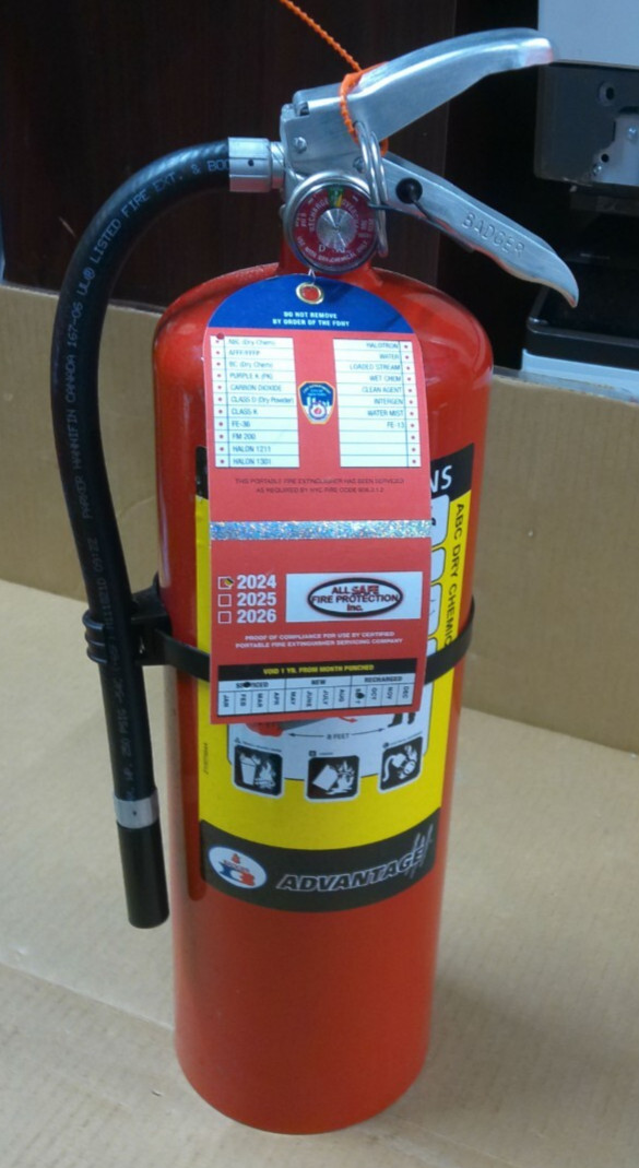 BADGER Fire Extinguisher: 10 lb Extinguisher, 10-MB-8H ABC Serviced May 2024