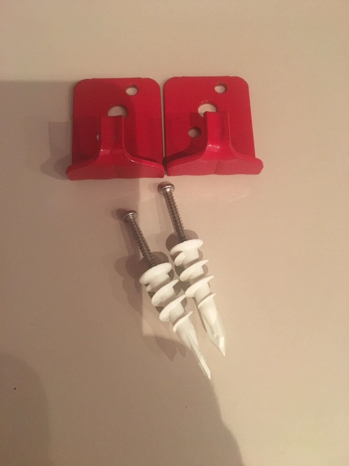 NEW LOT OF 2-UNIVERSAL WALL MOUNT 5# SIZE FIRE EXTINGUISHER HOOK AND 2 ANCHORS