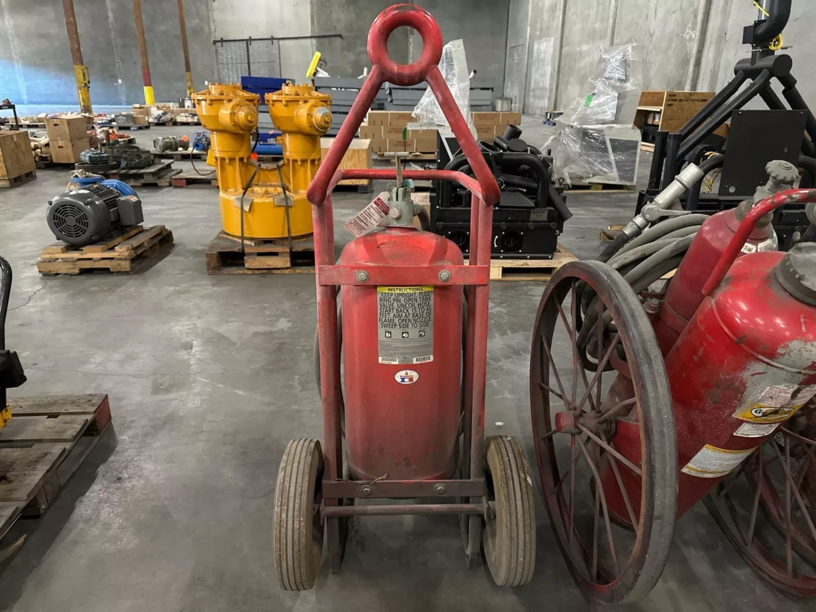 150 Lb. Rolling tow behind fire Extinguisher Badger 150MB Dry Type ABC-READ DESC