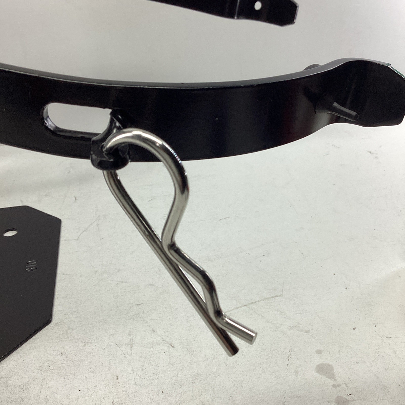 Amerex 810 Heavy Duty 7″ Diameter Vehicle Fire Extinguisher Bracket Black
