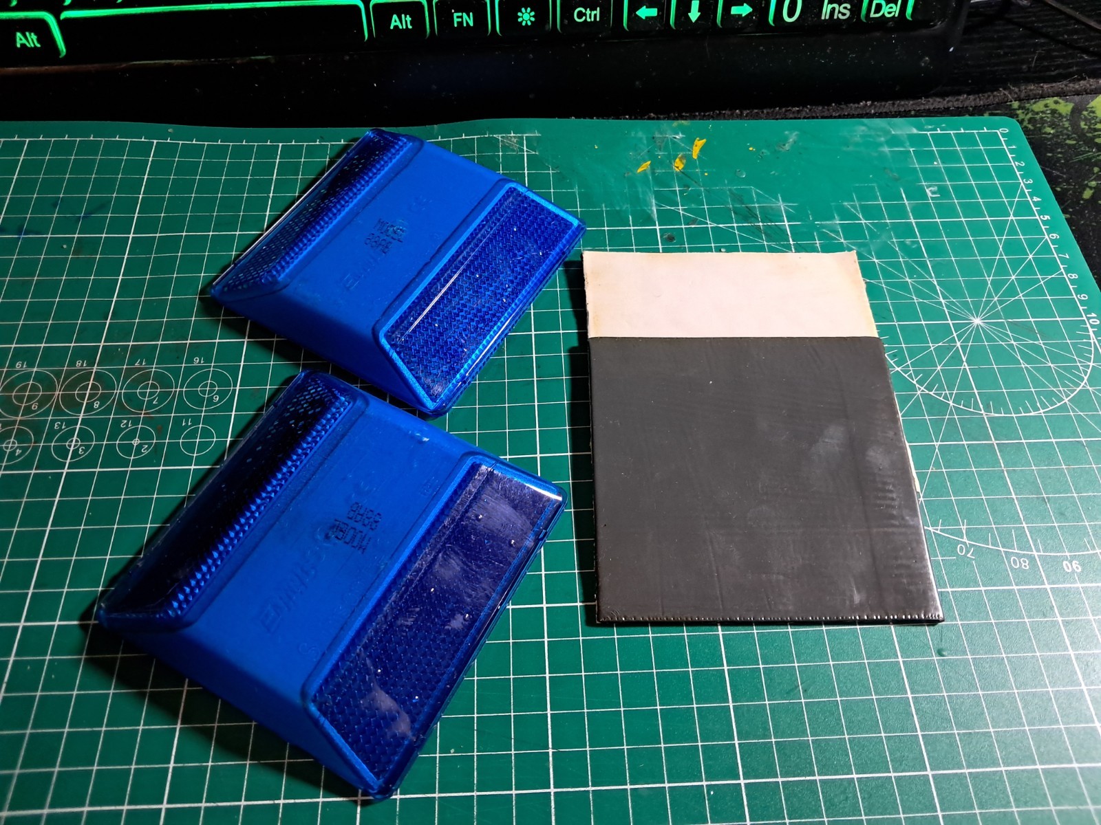 A Pair (2) of ENNIS – Stimsonite Blue Road Reflectors/Markers for Fire Hydrants
