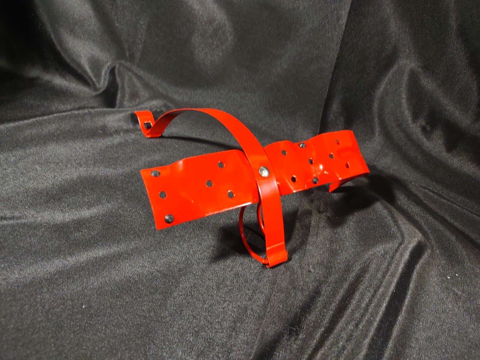 5 lbs fire exttinguisher bracket hanger 4.25 in wall mount red steel Commercial