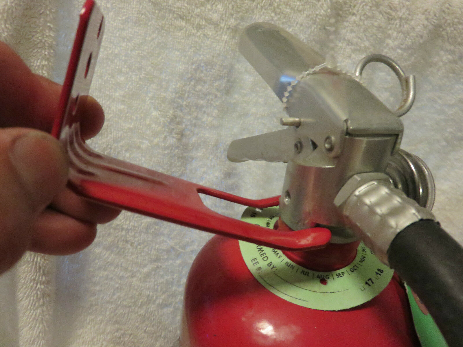 AMEREX 2-pcs. FORK WALL MOUNT 5-10-20 lb. FIRE EXTINGUISHER BRACKETS