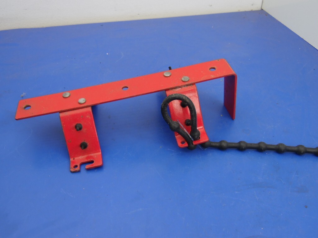 Amerex Model 860 Fire Extinguisher Bracket 3″ – 4 1/4 ” Diam. – Red