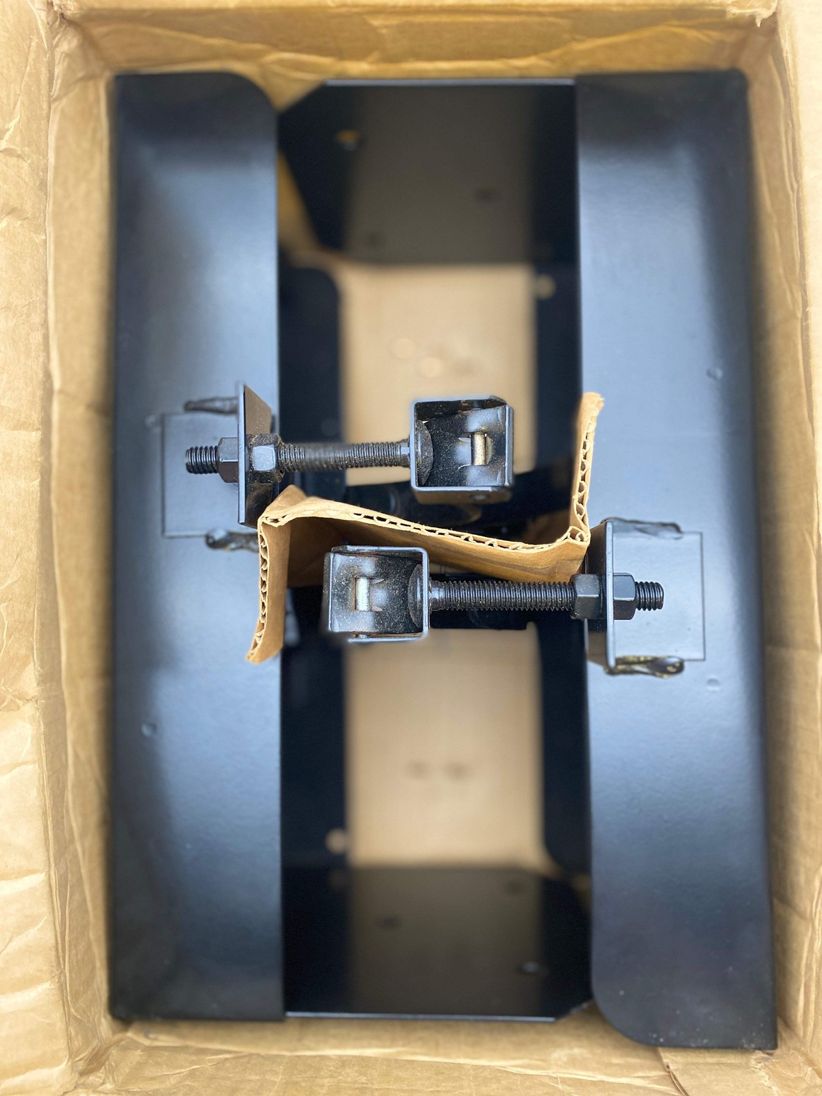 Amerex 12933 812 Box Type Mounting Bracket, Black 6″ VEH *Box of (2)* (Open Box)
