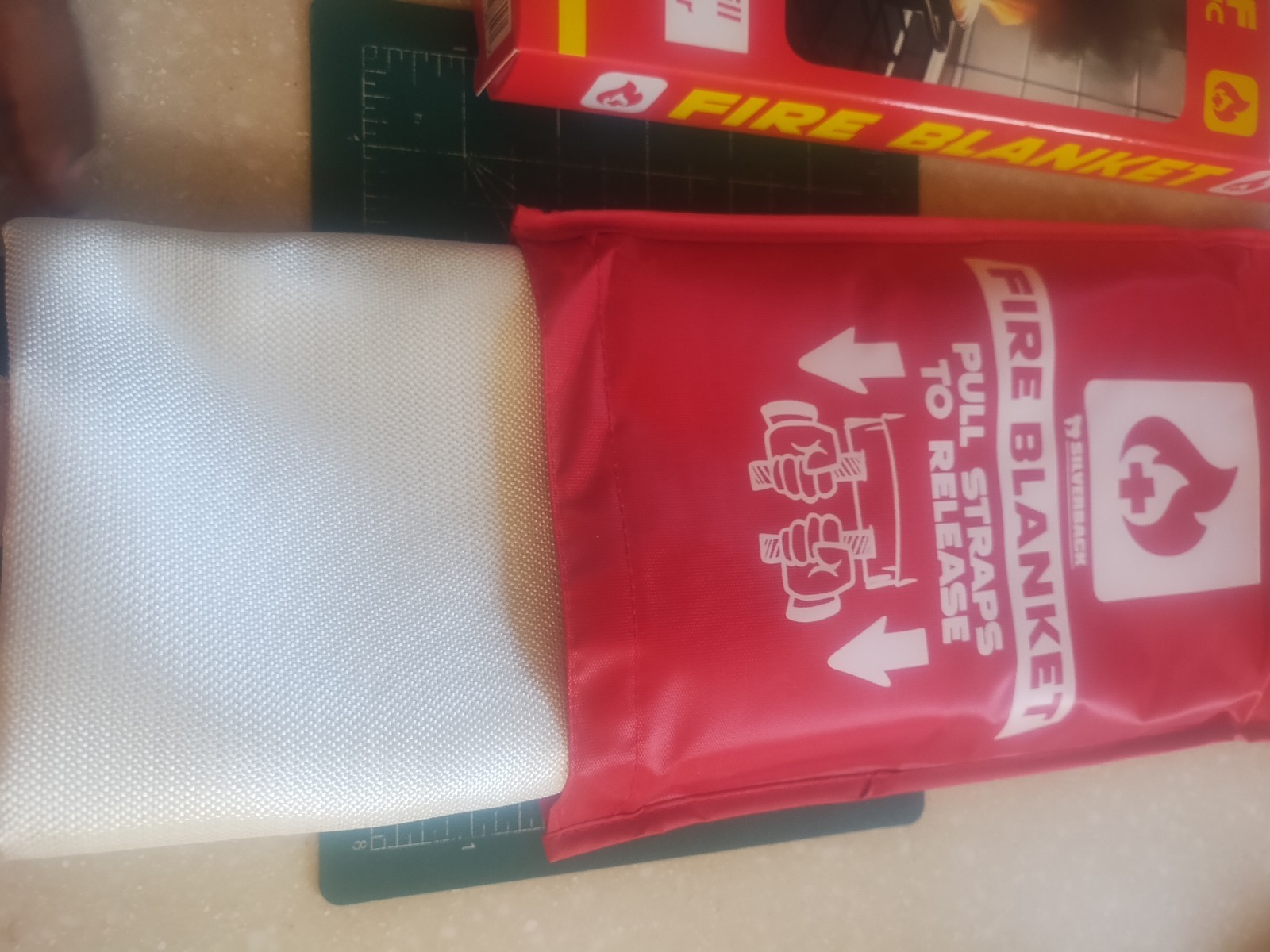 Silverback 40″ X 40″ Fireproof Fiberglass Fire Blanket