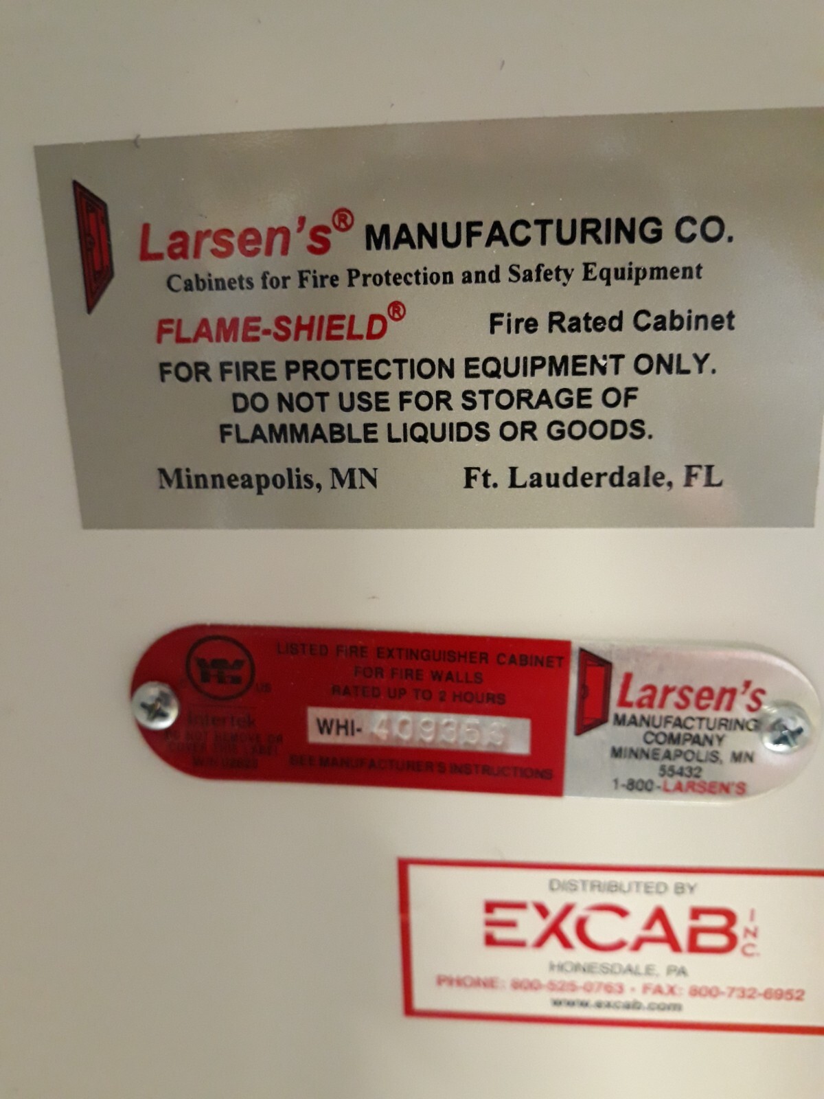 LARSEN SEMI-RESCESSED FIRE EXTINGUISHER CABINET ARCHITECTURAL STYLE