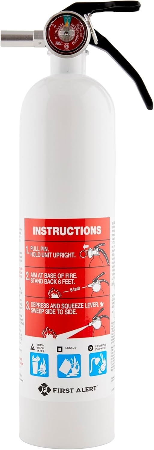 Versatile Marine1 Fire Extinguisher + Bracket – Complete Fire Safety Solution