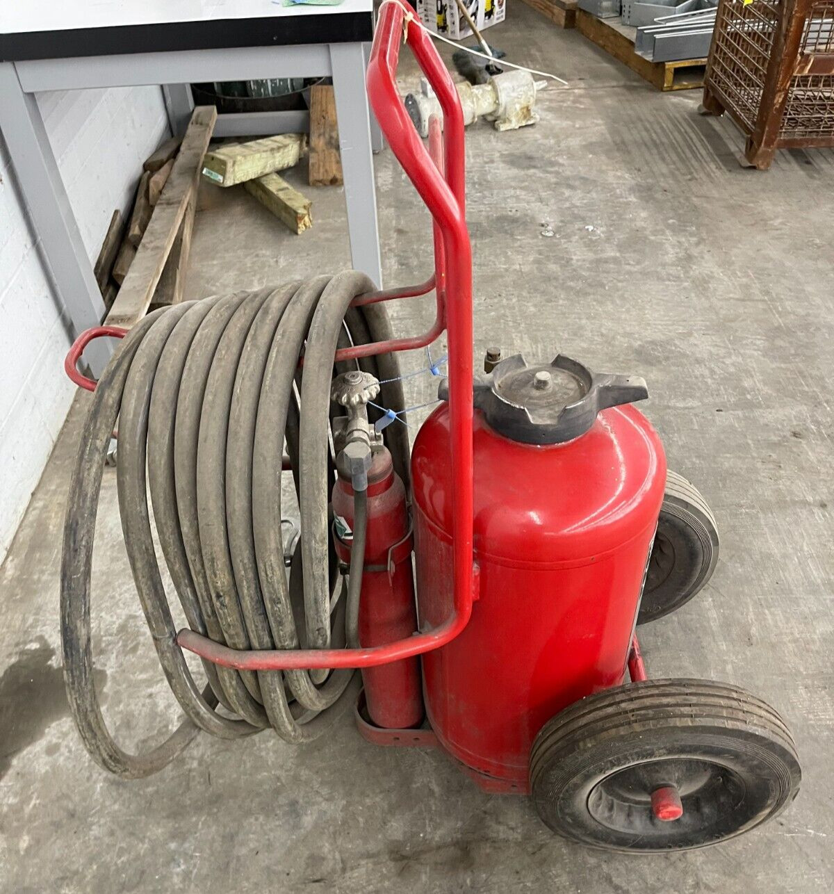 ANSUL RED LINE 2 WHEELED EXTINGUISHER CR-I-K-150-D SINGLE VALVE