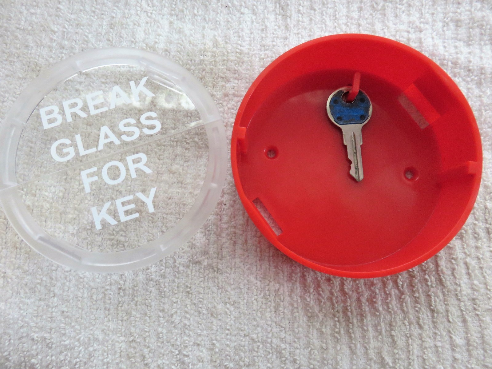 🔥🧯👉Break glass “KEY BOX” ABS Plastic…4 1/4″ diameter 🔥🧯