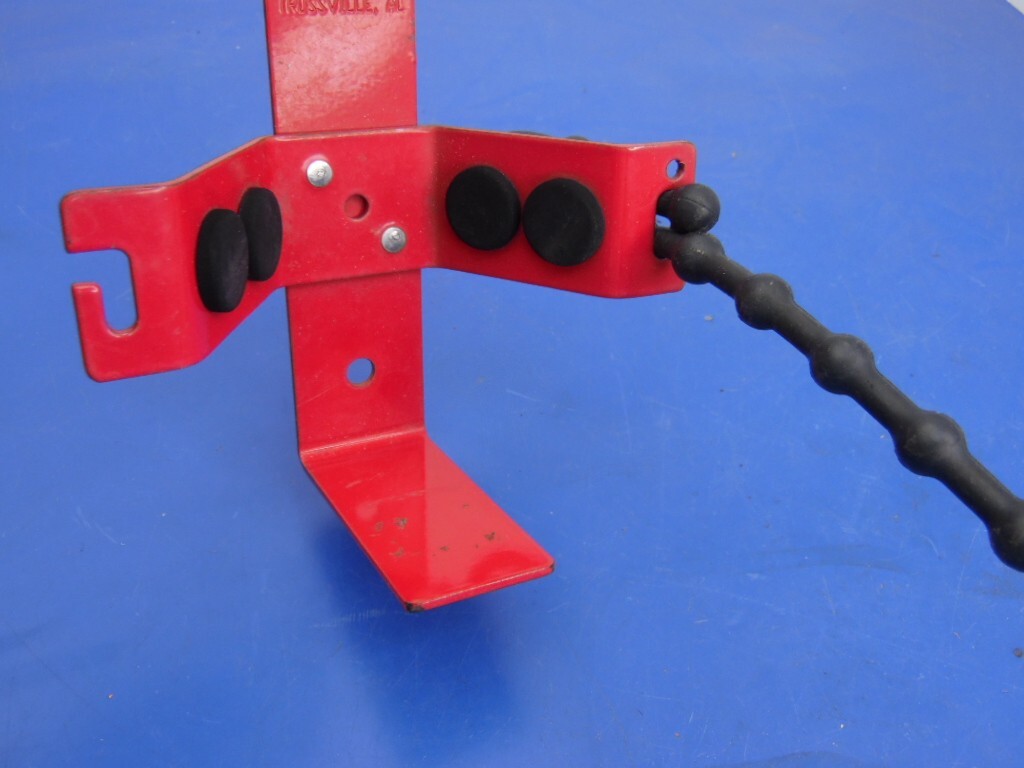 Amerex Model 860 Fire Extinguisher Bracket 3″ – 4 1/4 ” Diam. – Red