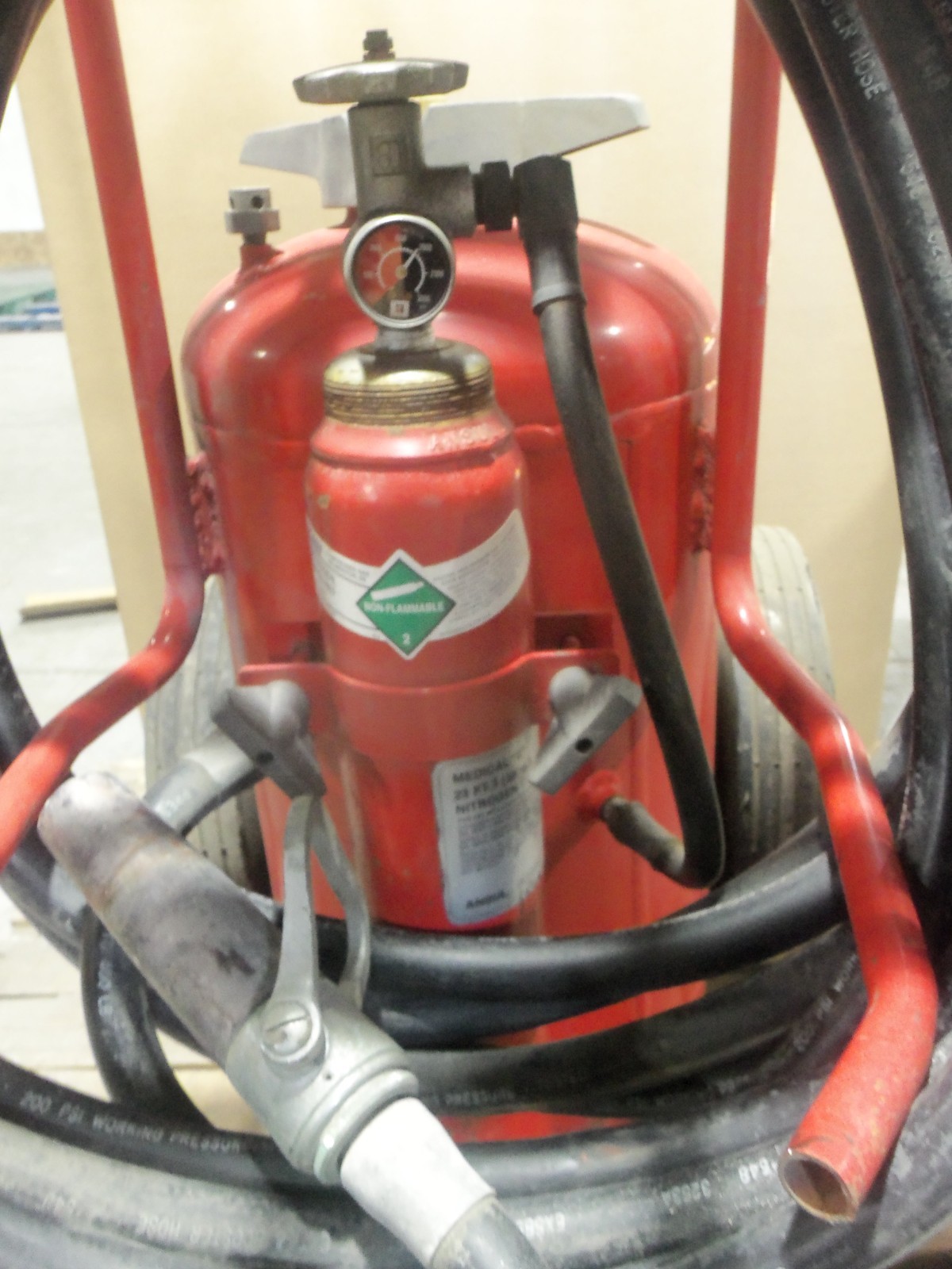 ANSUL I-K150-D 125LB RED FIRE EXTINGUISHER TYPE B AND C PURPLE DRY 2-WHEELED AK