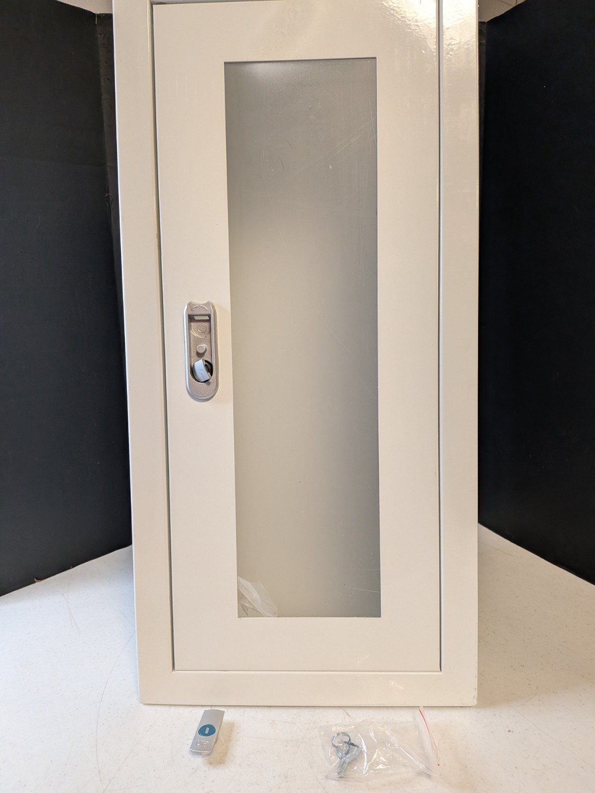 Fire Extinguisher Cabinet, Semi Recessed, 25.25″ In Height, Broken Lock