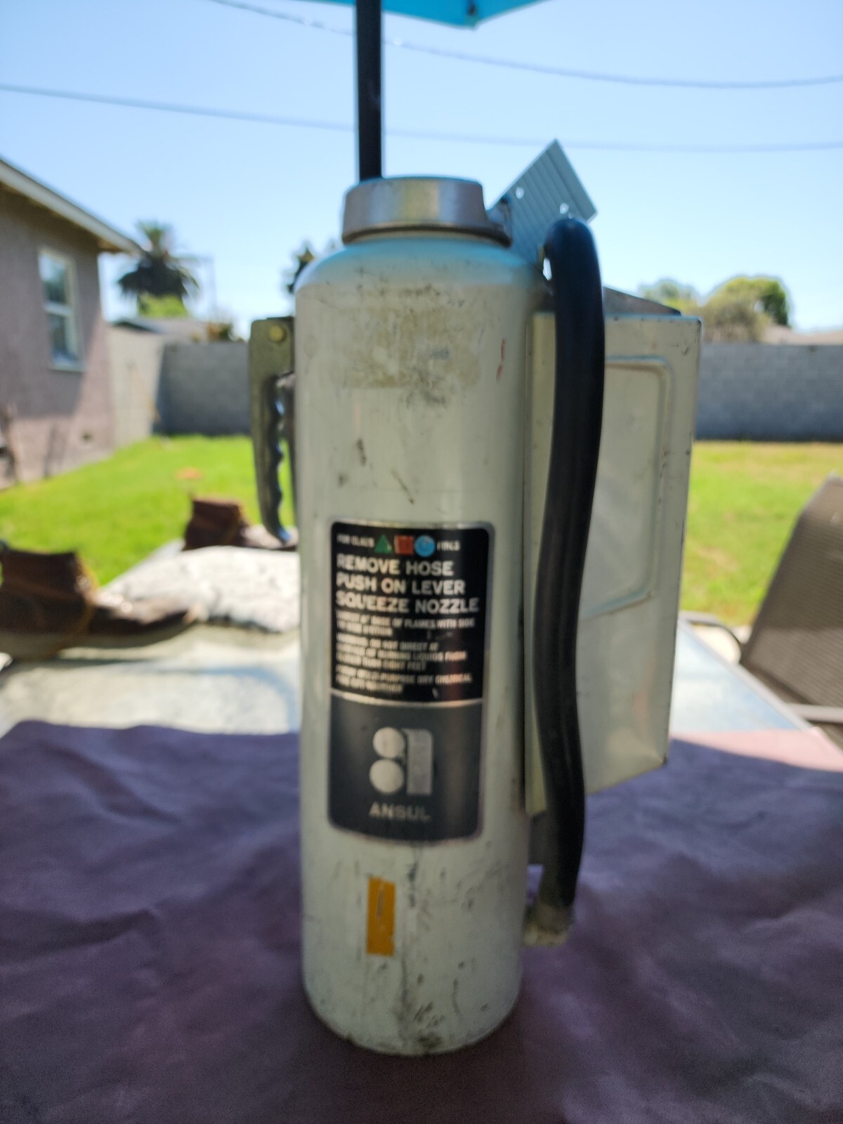 Ansul Dry Chemical Extinguisher Model A 20 E, 40 B:C For Class A,B,C Fires White