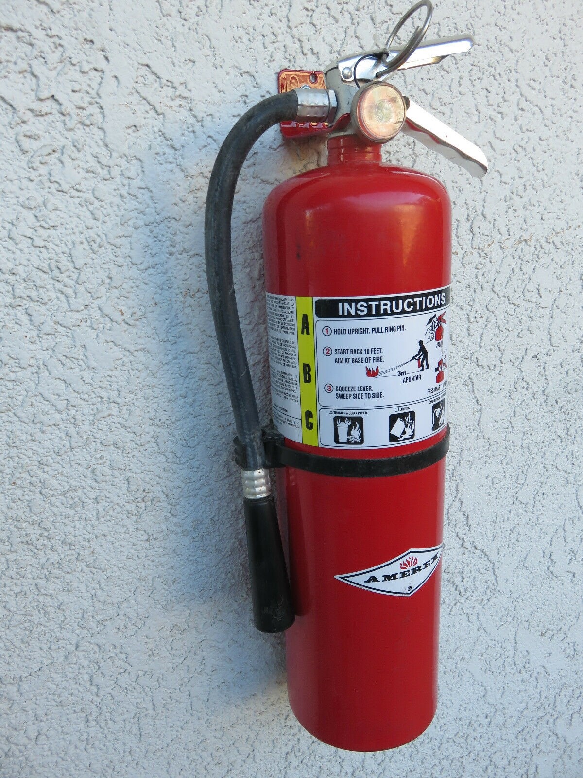 🔥🧯12-FORK STYLE WALL MOUNT 10 lb SIZE FIRE EXTINGUISHER (AMEREX) BRACKET’s NEW