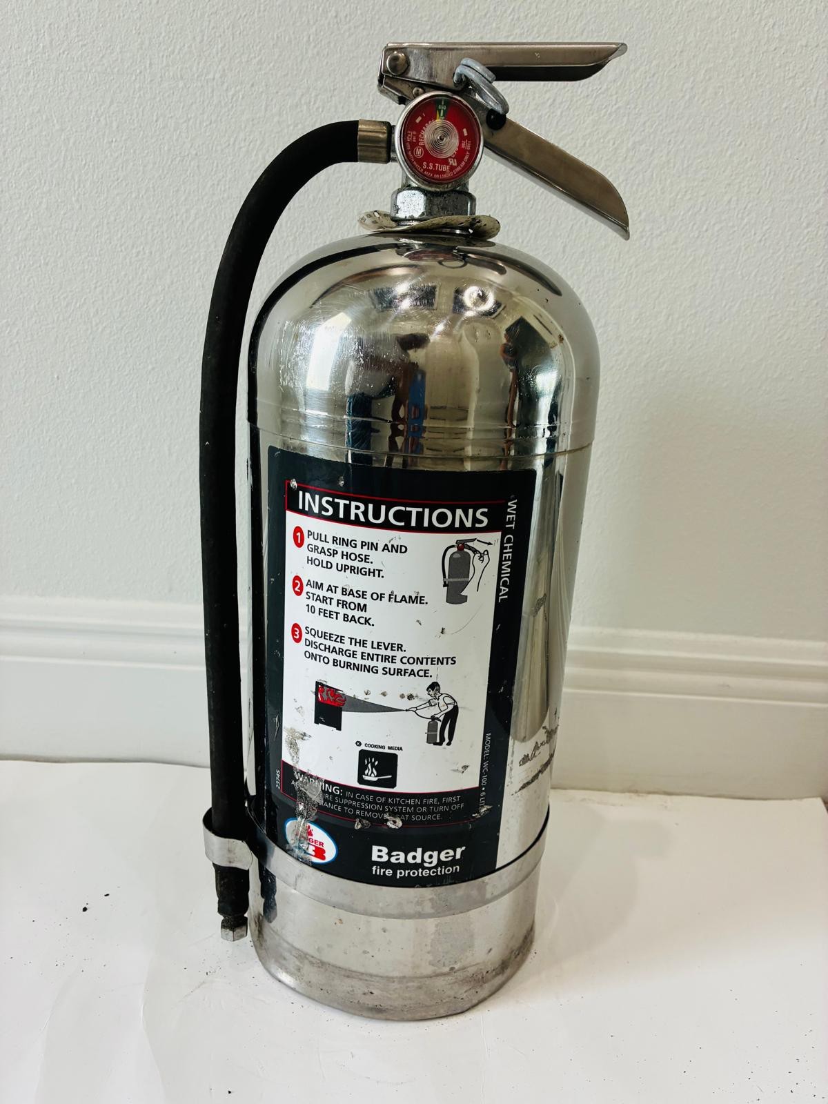 Badger WC-100 Fire Extinguisher 6 Liter Class K
