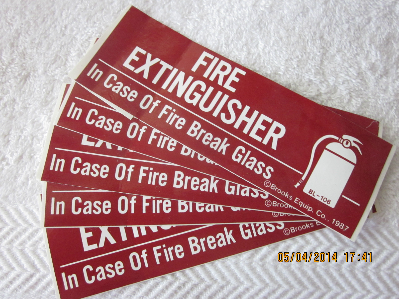 🔥🧯(LOT OF 20) ADHESIVE VINYL “FIRE EXTINGUISHER BREAK GLASS” SIGN’S 2 X 6 NEW