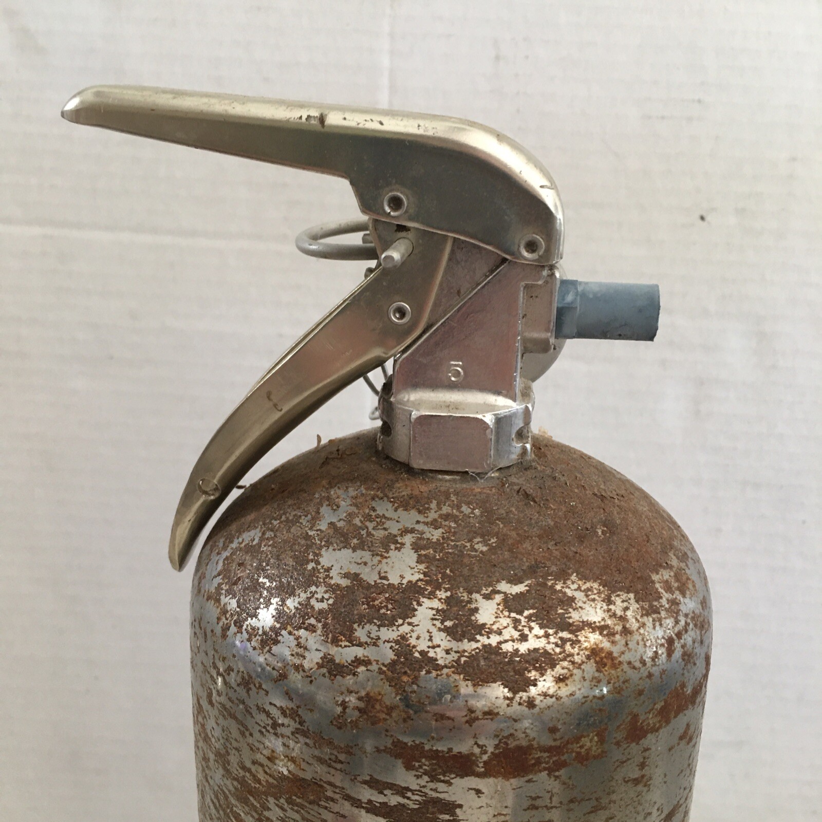 Empty VINTAGE General Solar Line Model CP-5SAL Fire Extinguisher. 5LB Chrome