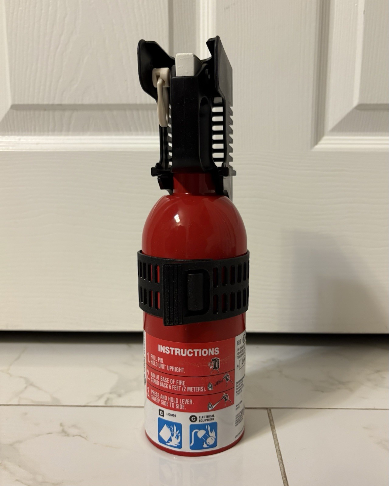 NIB First Alert Auto Dry Chemical Fire Extinguisher FESA5 UL RATED 5-B:C