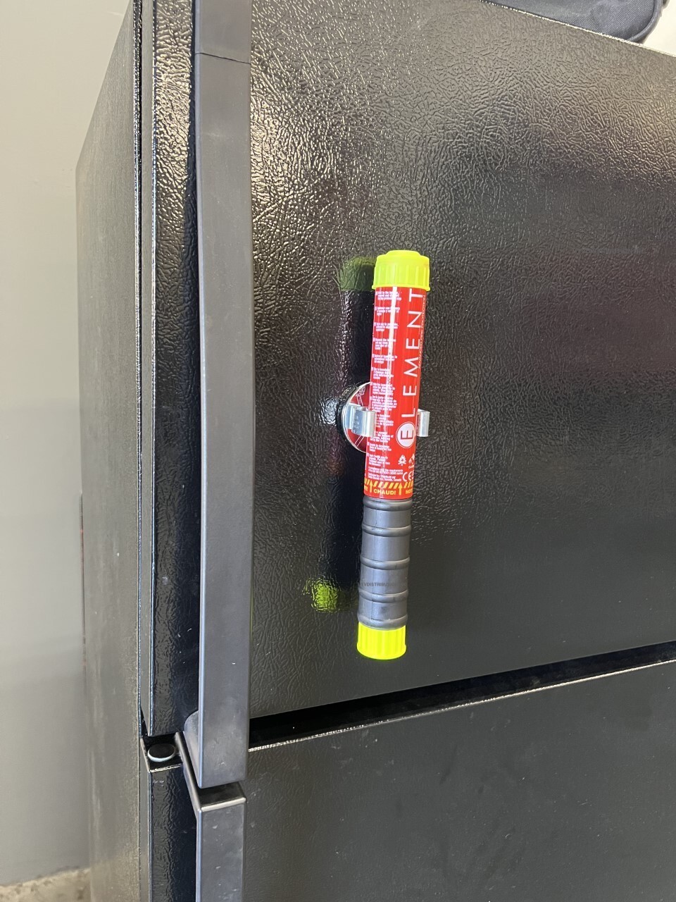 Element E50 / E100 Fire Extinguisher Heavy Duty Industrial Grade Magnet Mount