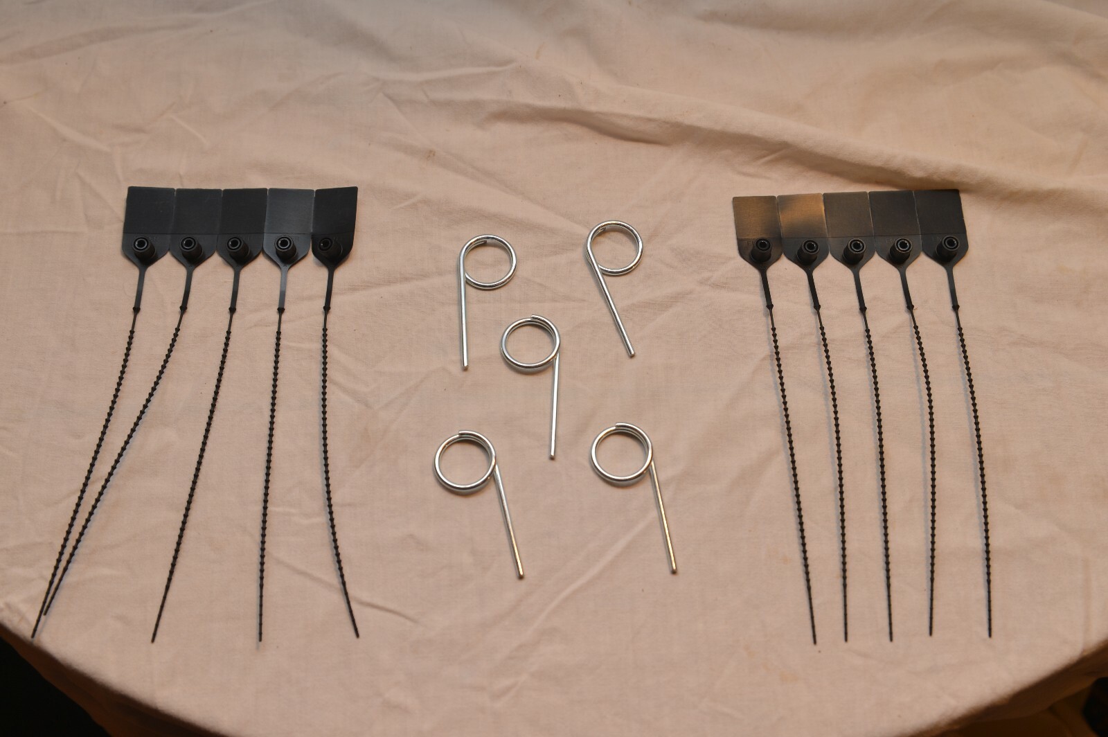 10 BLACK FIRE EXTINGUISHER TAMPER FLAG SEALS & 5 SAFETY PULL PINS