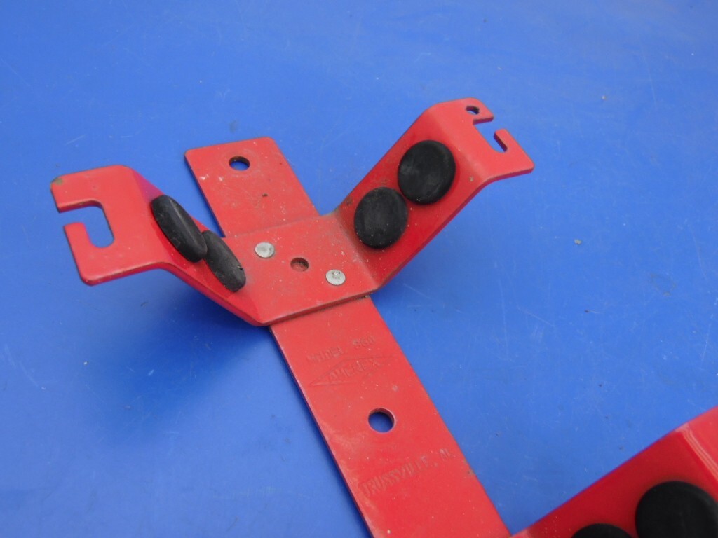 Amerex Model 860 Fire Extinguisher Bracket 3″ – 4 1/4 ” Diam. – Red