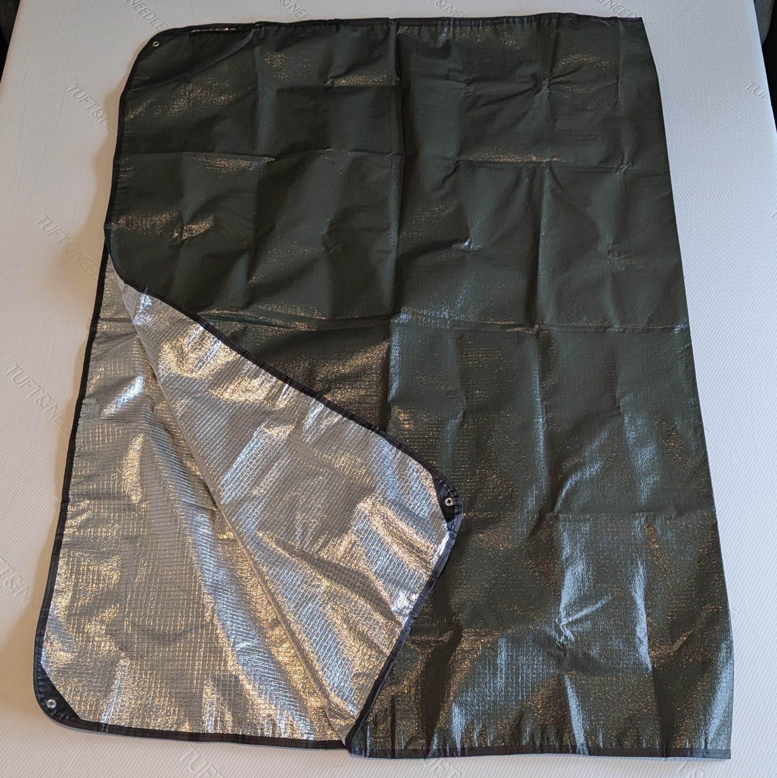 Insulated Tarp Reusable Rip Stop Thermal Survival Blanket 55″x80″ Reflective