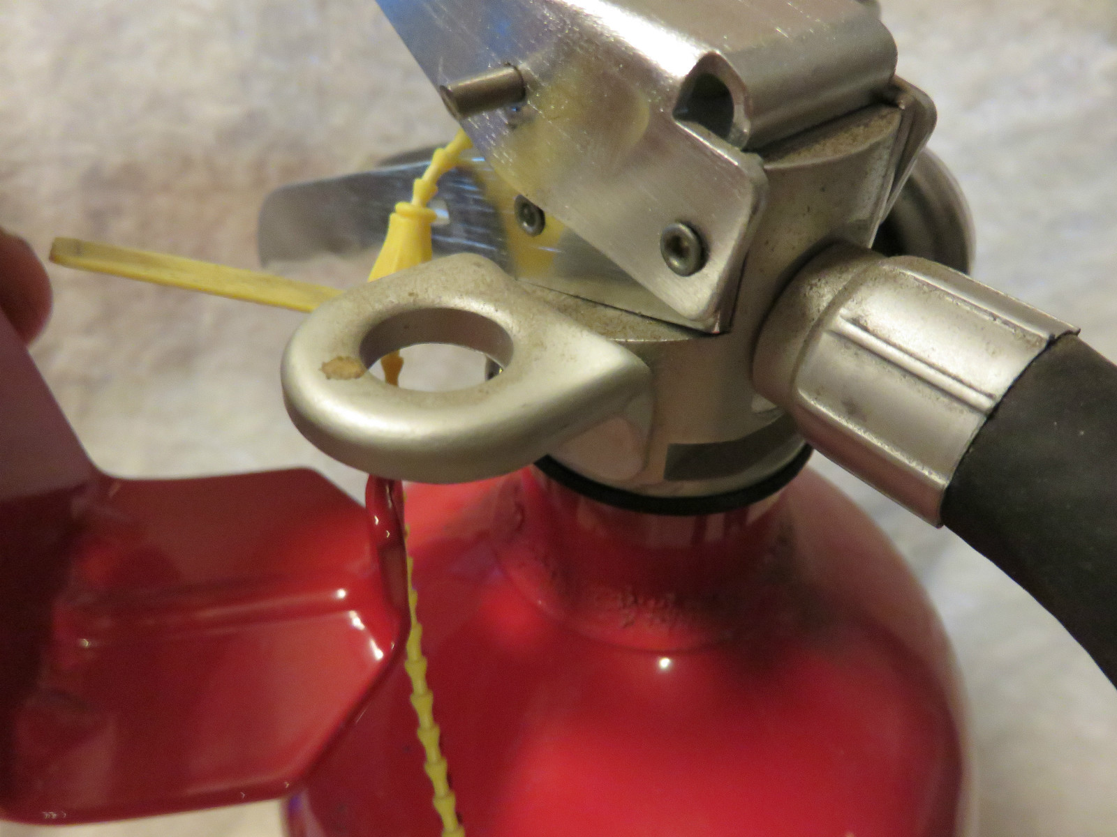 🔥🧯(LOT OF 2) UNIVERSAL WALL MOUNT 5 & 10 lb SIZE FIRE EXTINGUISHER BRACKET NEW