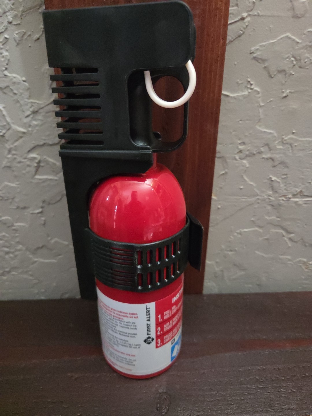 Car Fire Extinguisher First Alert 1-Pack 5-B:C With Bracket New