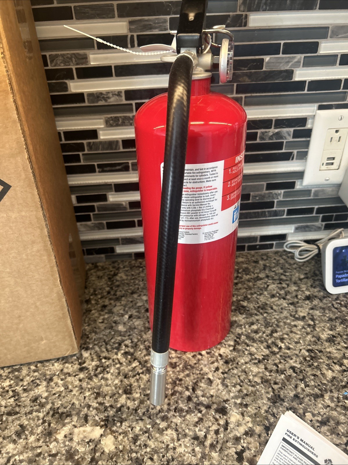FIRST ALERT FIRE EXTINGUISHER MODEL FE2A10GR NEW UNUSED, 2025