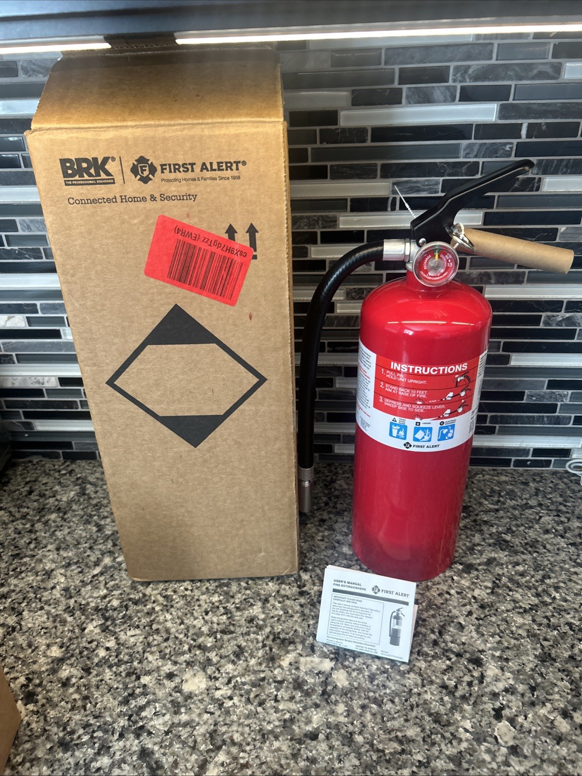 FIRST ALERT FIRE EXTINGUISHER MODEL FE2A10GR NEW UNUSED, 2025