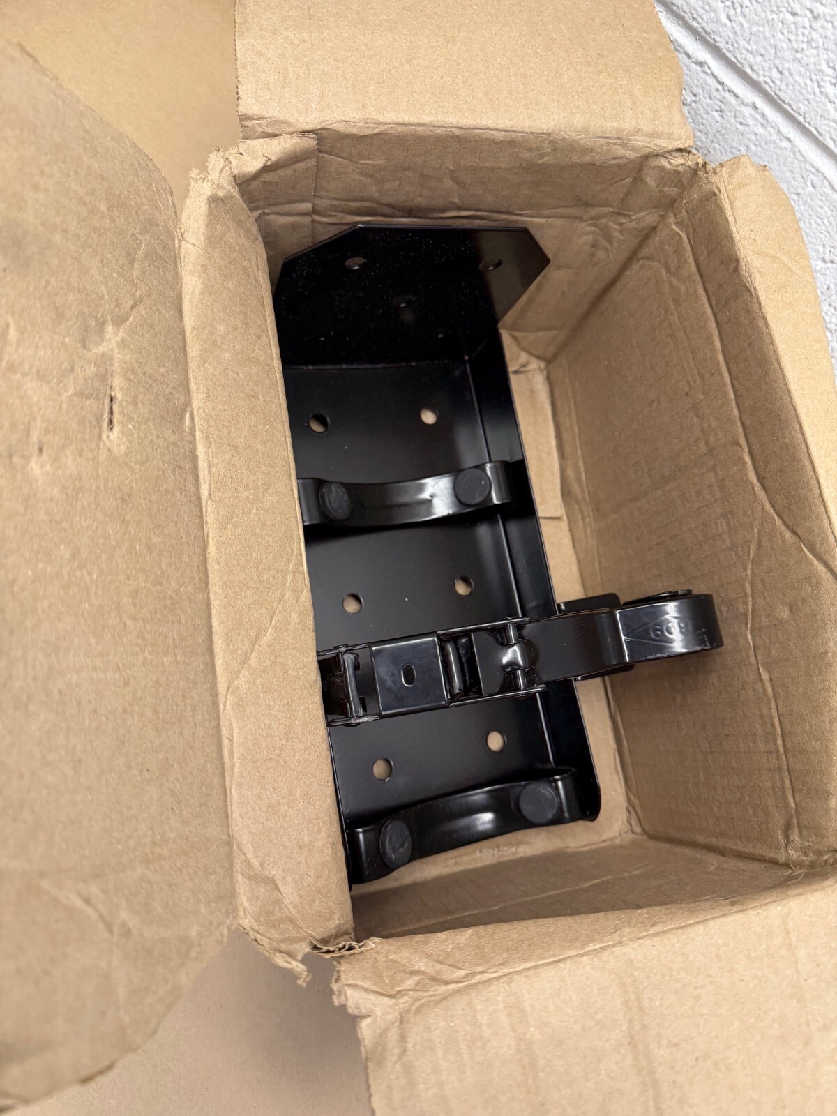 Global Industrial Amerex Fire Extinguisher Bracket, Vehicle Mount