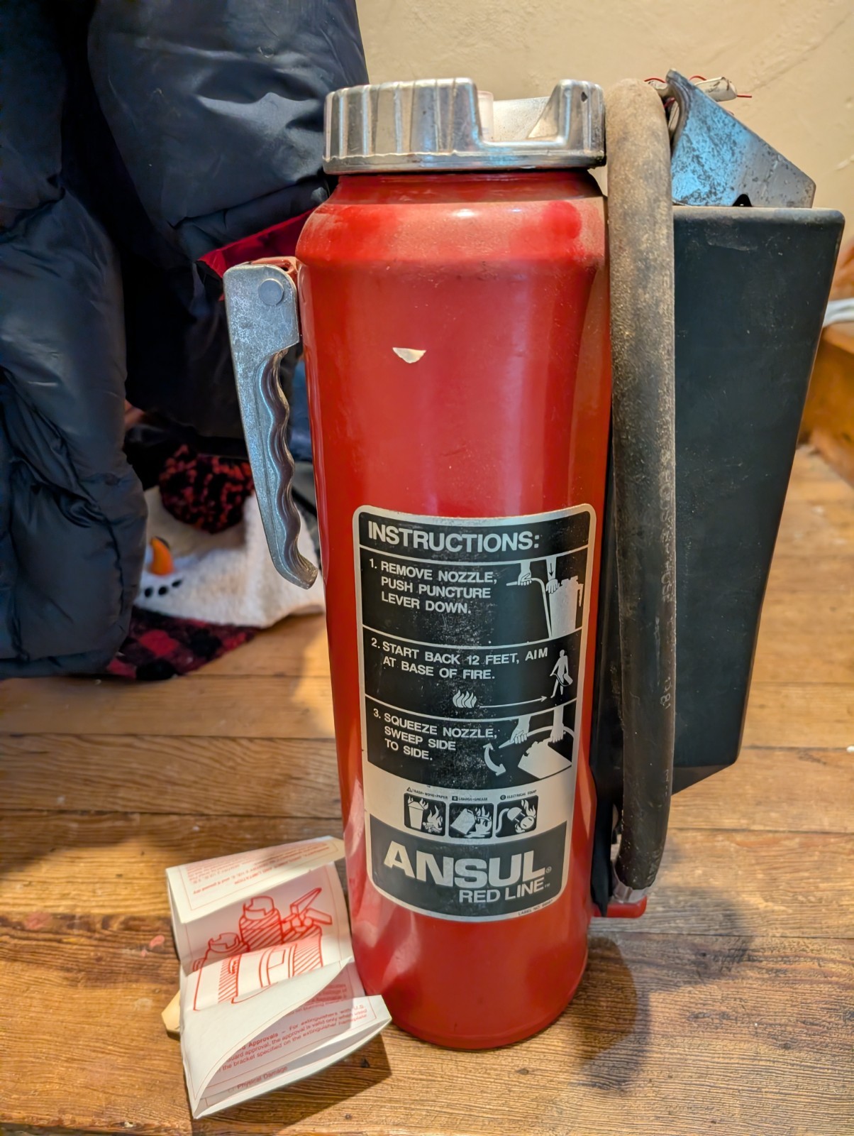 Ansul Red Line ABC DRY CHEMICAL Cartridge Operated Fire Extinguisher.