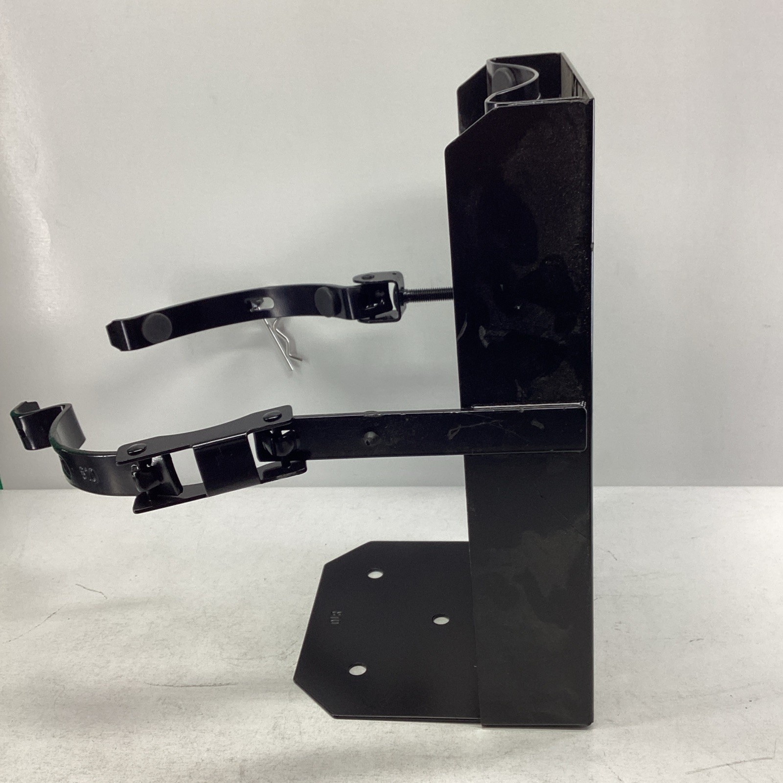 Amerex 810 Heavy Duty 7″ Diameter Vehicle Fire Extinguisher Bracket Black