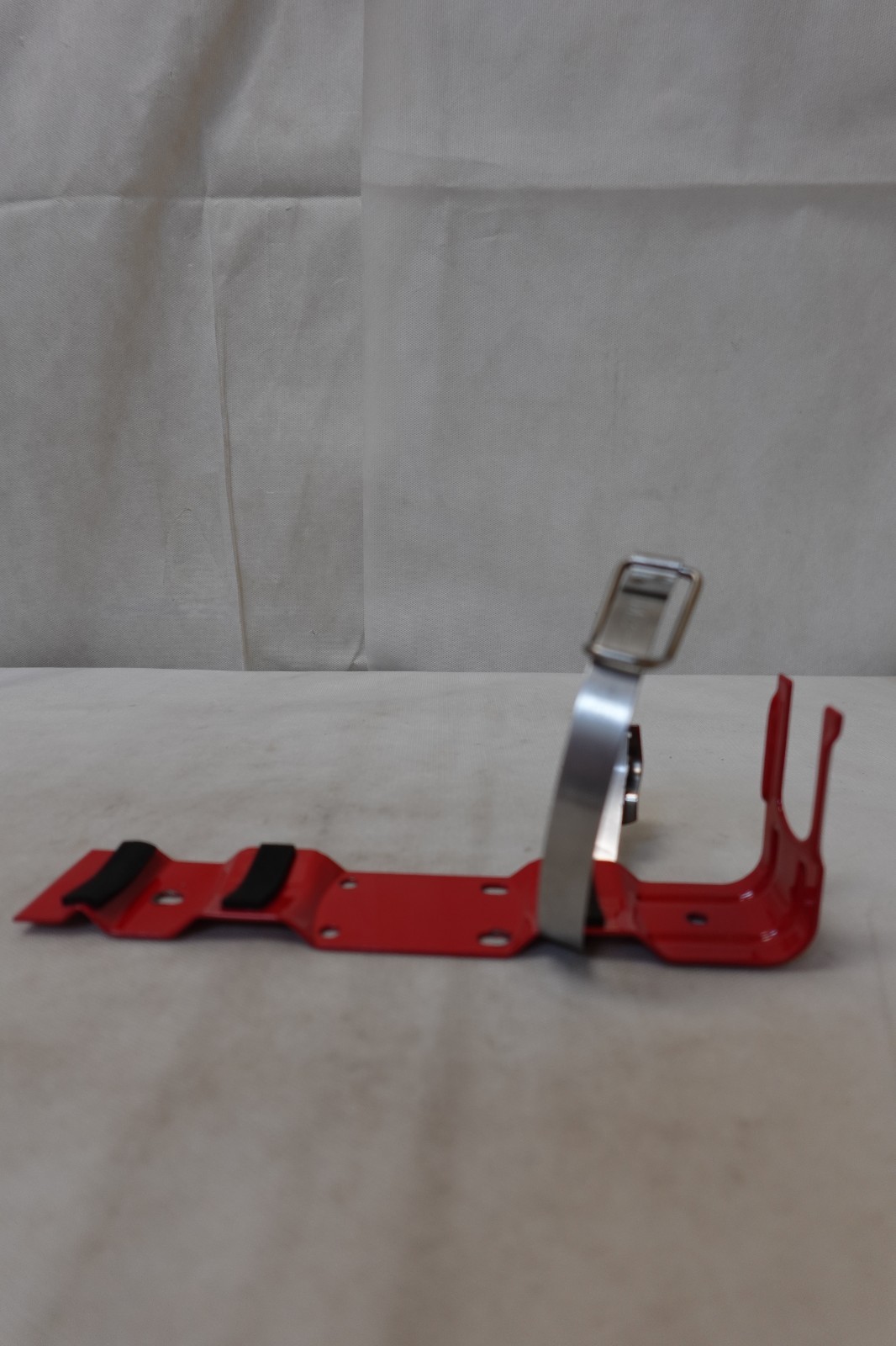 BADGER MB-250B Fire Extinguisher Mounting Bracket – Steel – 40H509 / MB-250B