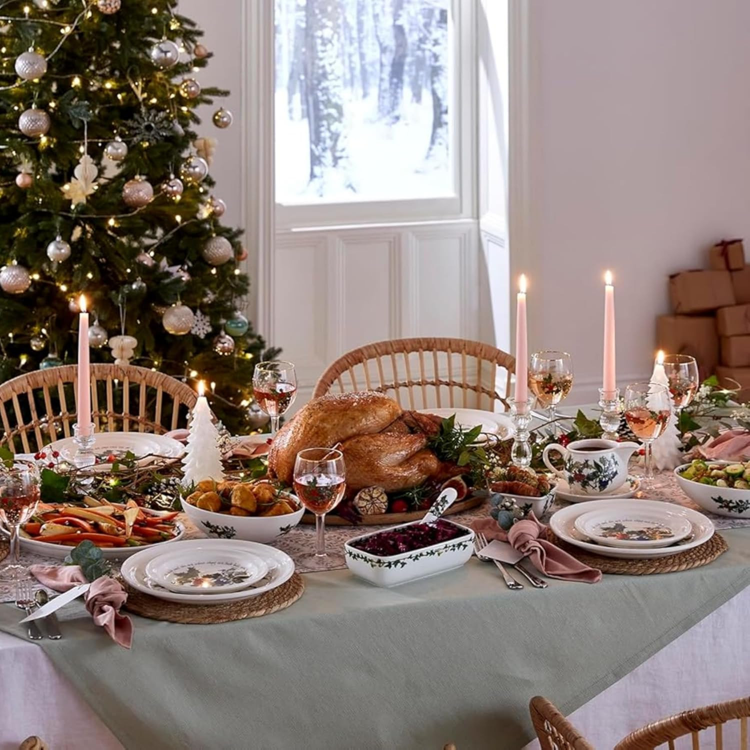Holly and Ivy 10-inch Christmas Dinner Plates (Set of 4) – Festive Tableware, Be