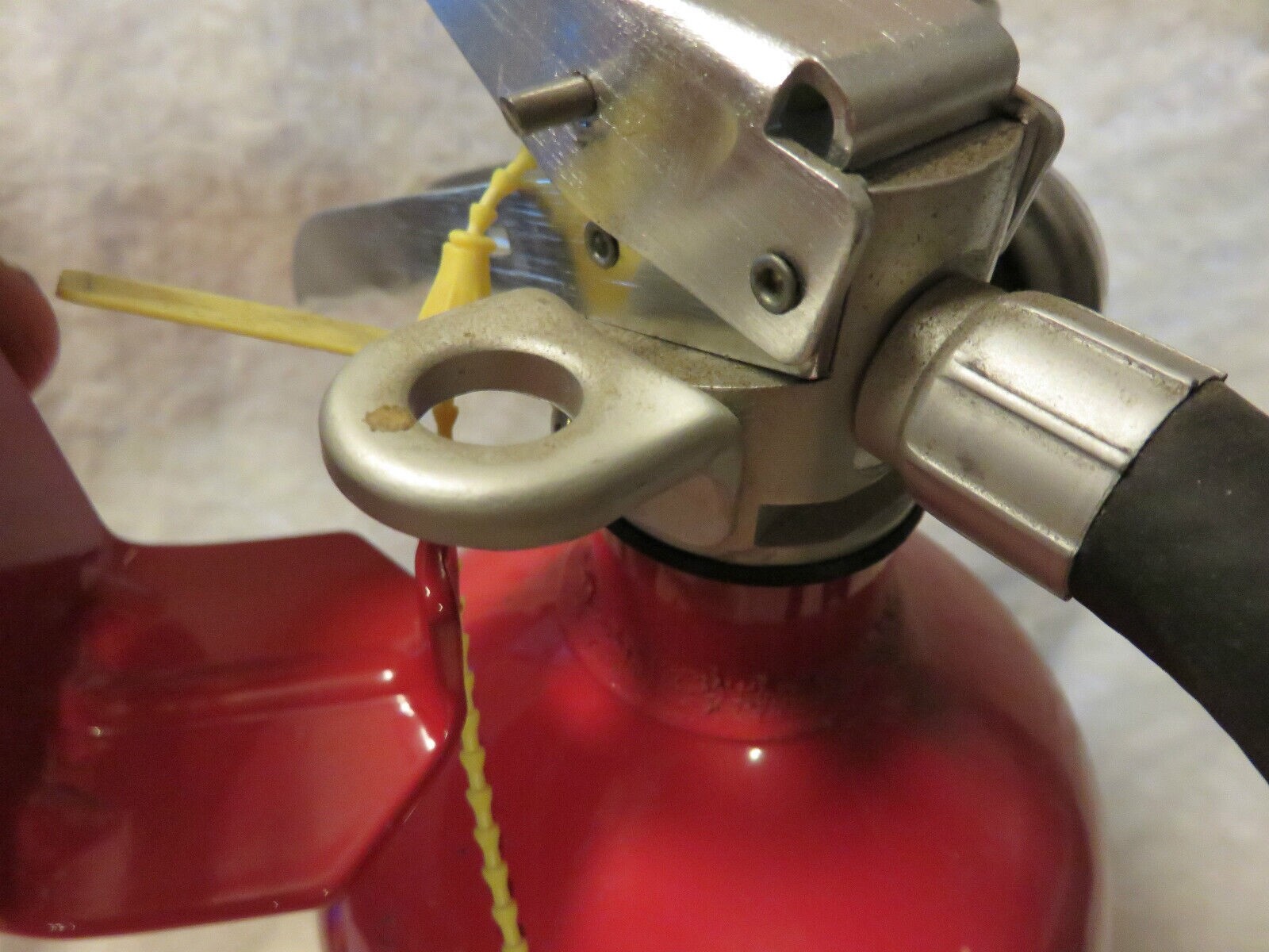 10 LOT NEW HOOK STYLE WALL MOUNT 5# SIZE FIRE EXTINGUISHER BRACKET UNIVERSAL