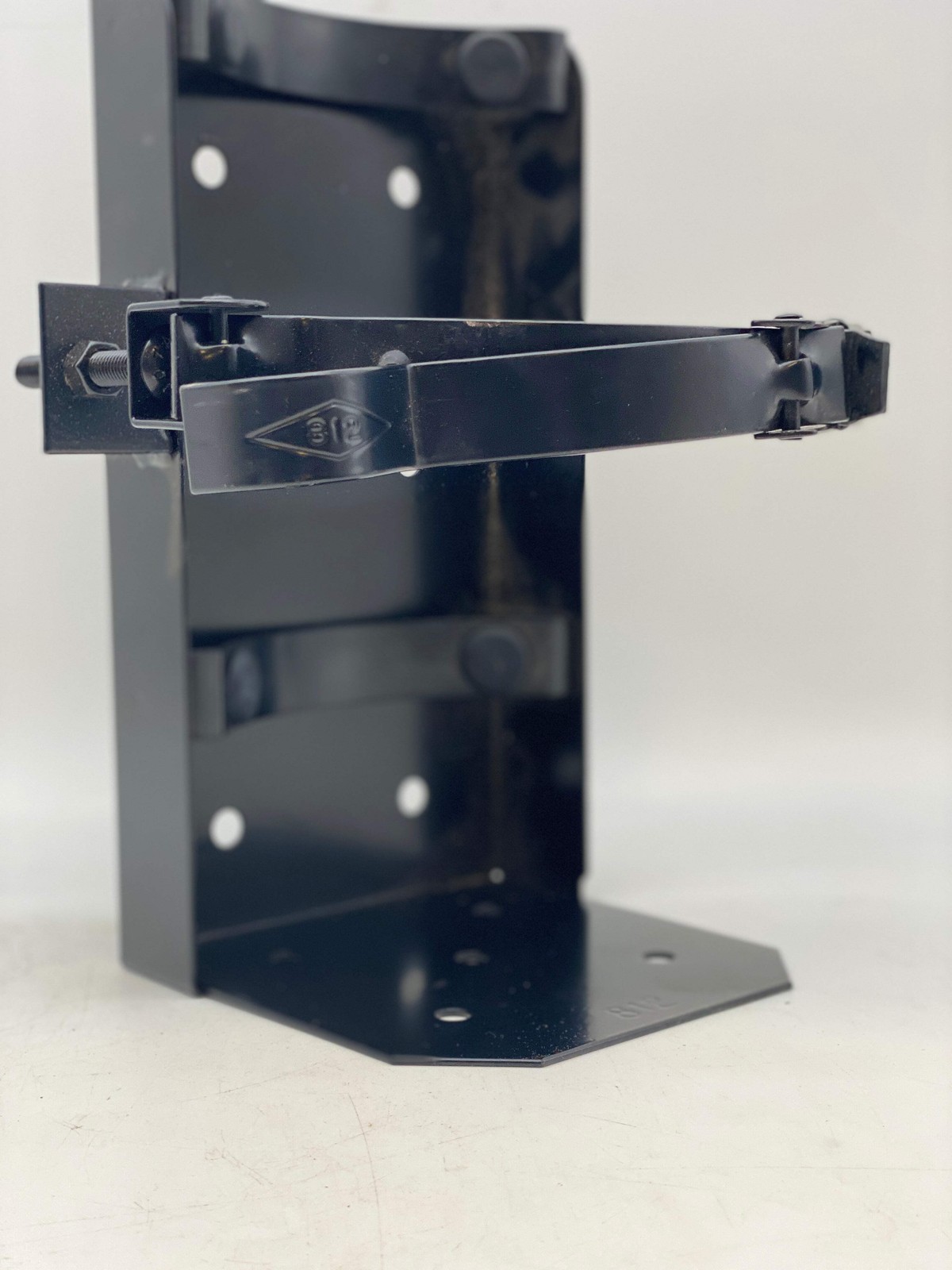 Amerex 12933 812 Box Type Mounting Bracket, Black 6″ VEH *Box of (2)* (Open Box)