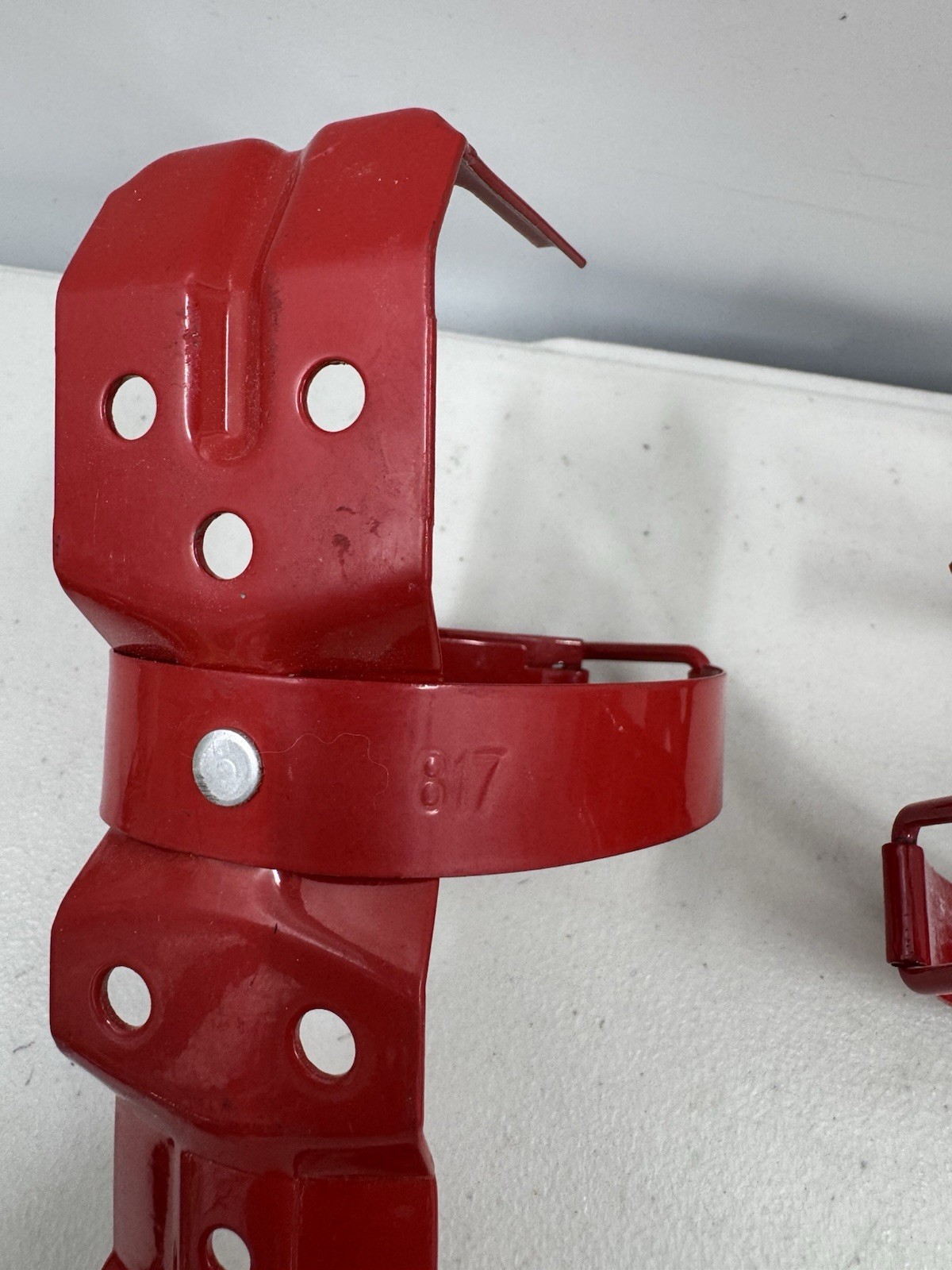 Fire Extinguisher Bracket 2 1⁄2 lb Car Vehicle Wall Mount Red 817 Lot Of 2