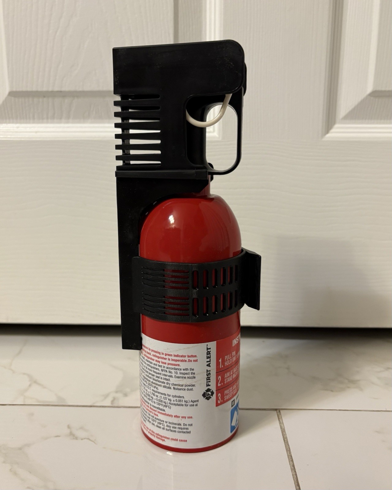 NIB First Alert Auto Dry Chemical Fire Extinguisher FESA5 UL RATED 5-B:C