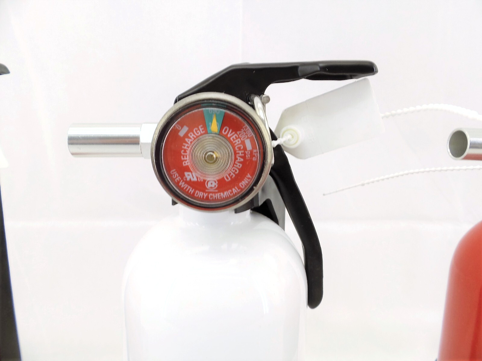 First Alert Rechargeable Fire Extinguisher Home, Auto, Garage, Marine Kit