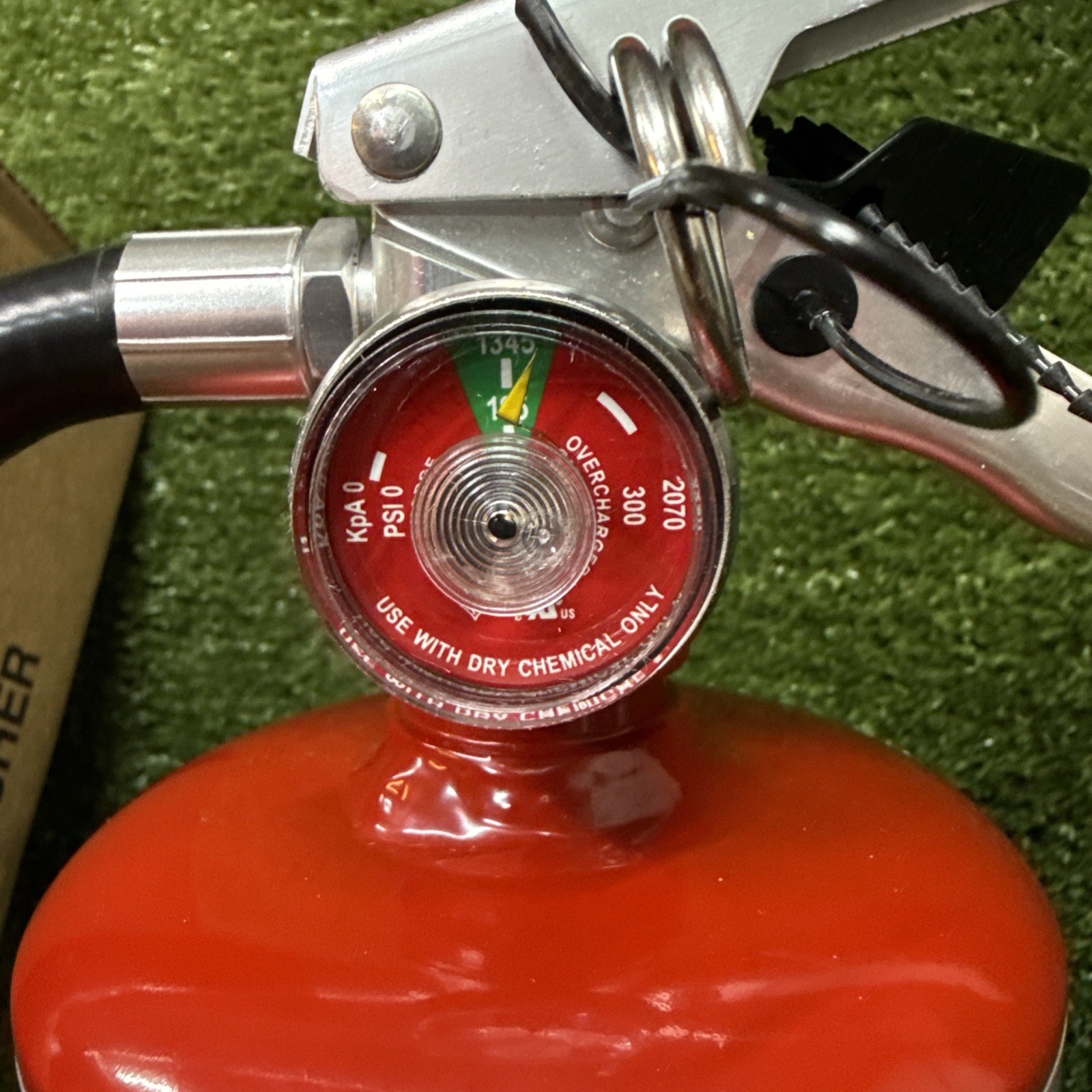 NEW Buckeye 5 lb ABC Fire Extinguisher 10914 Unused 2024 w/ Wall Bracket In Box