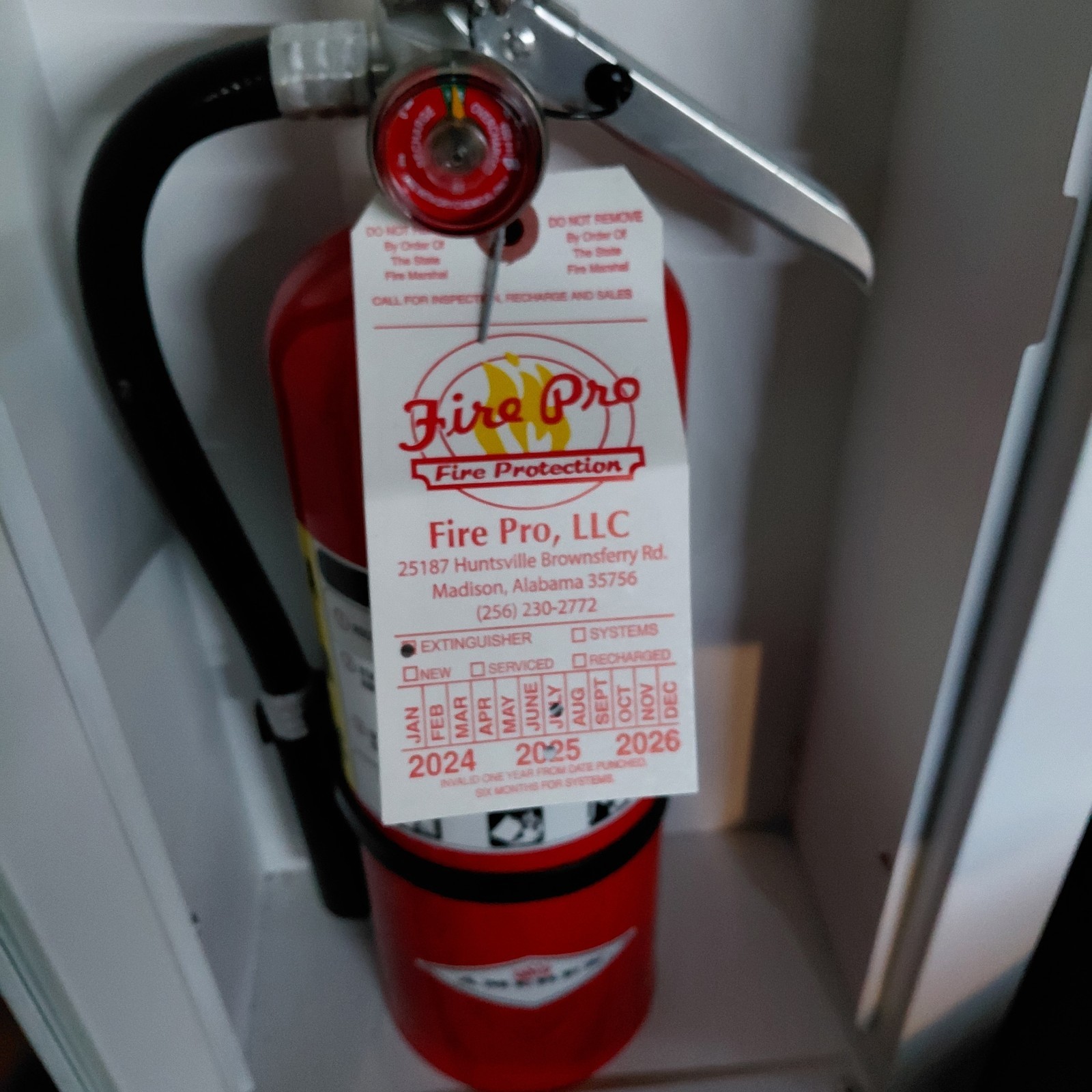 Amerex 5lb Fire Extinguisher W/ Service Tags Model B500 **SEE NOTES ON SHIPPING*